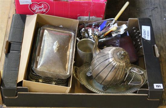 Cased set silver spoons & tongs, sundry silver flatware & plated items